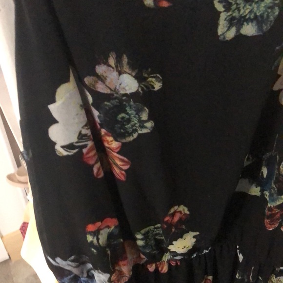 Spaghetti strap mid length dress - Picture 2 of 2